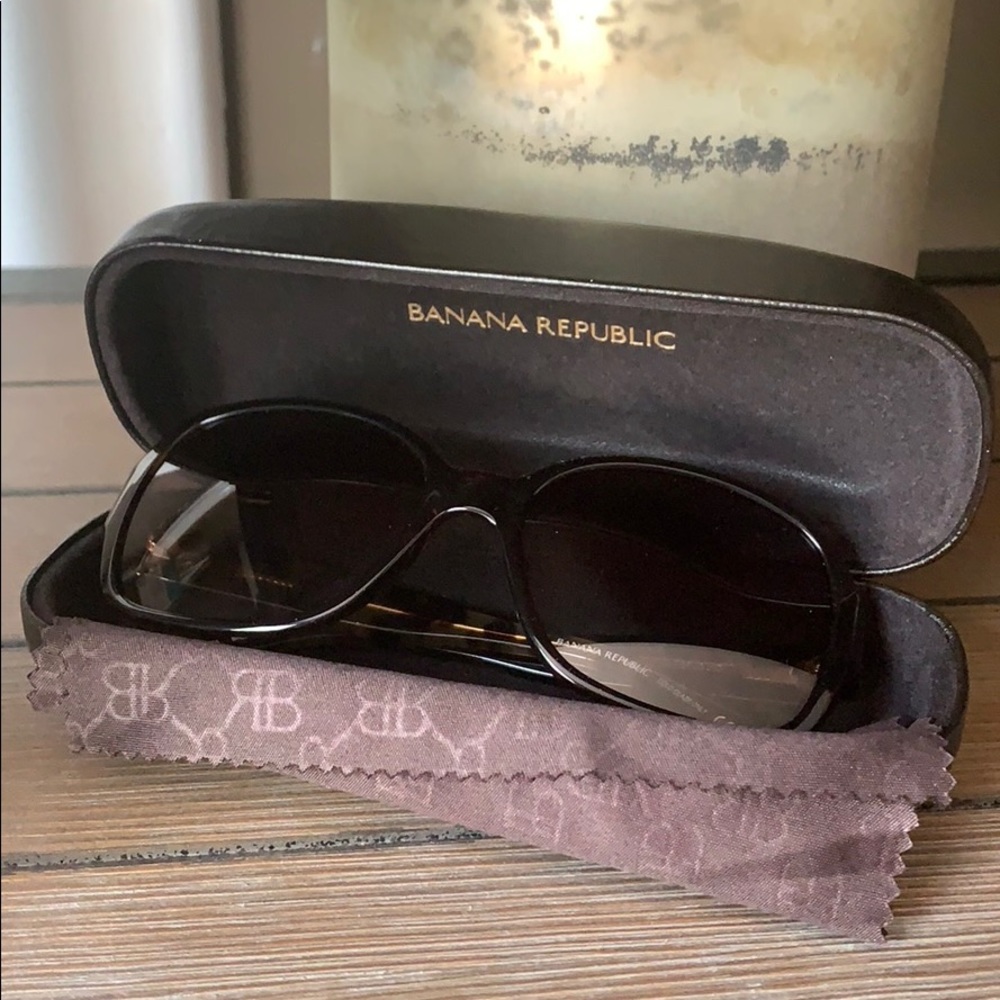 NWOT Banana Republic Sunglasses